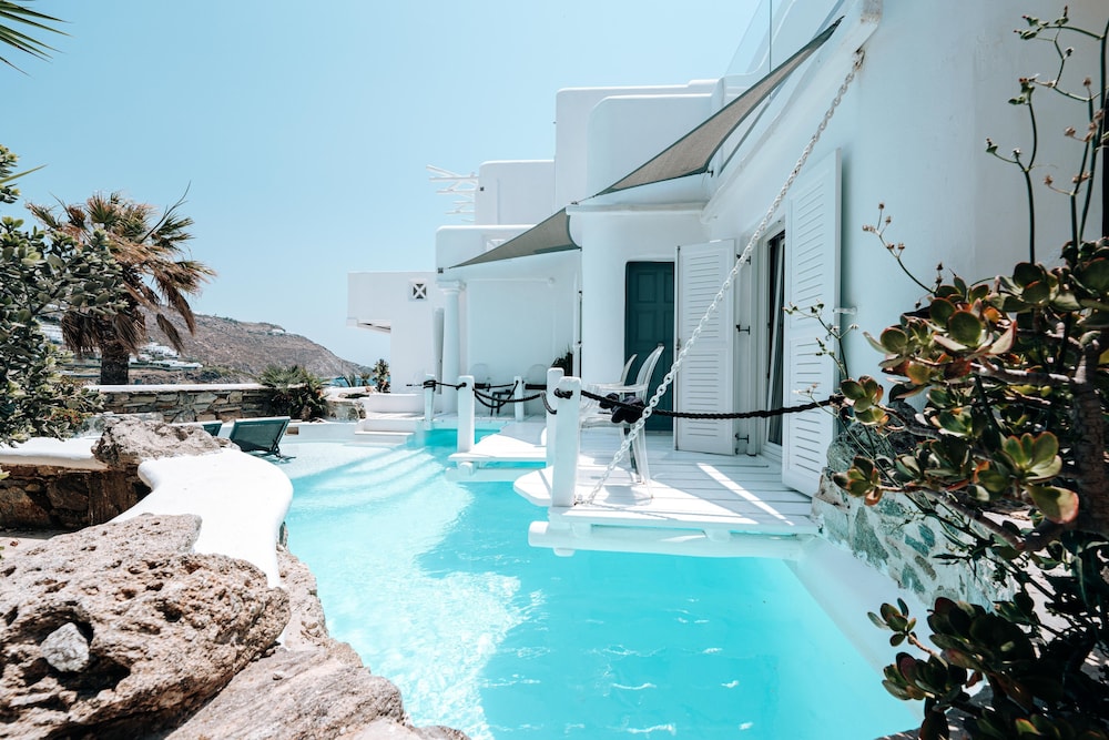Two Bedroom Suite with Sea View & Pool - Photo 7