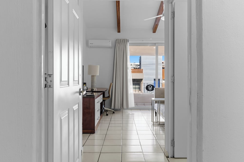 Superior Single Room, Balcony, City View