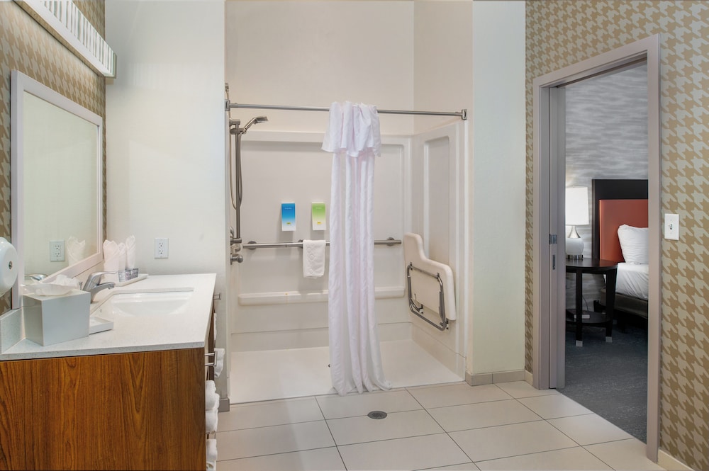 Suite, Accessible, Non Smoking (Roll-in Shower)