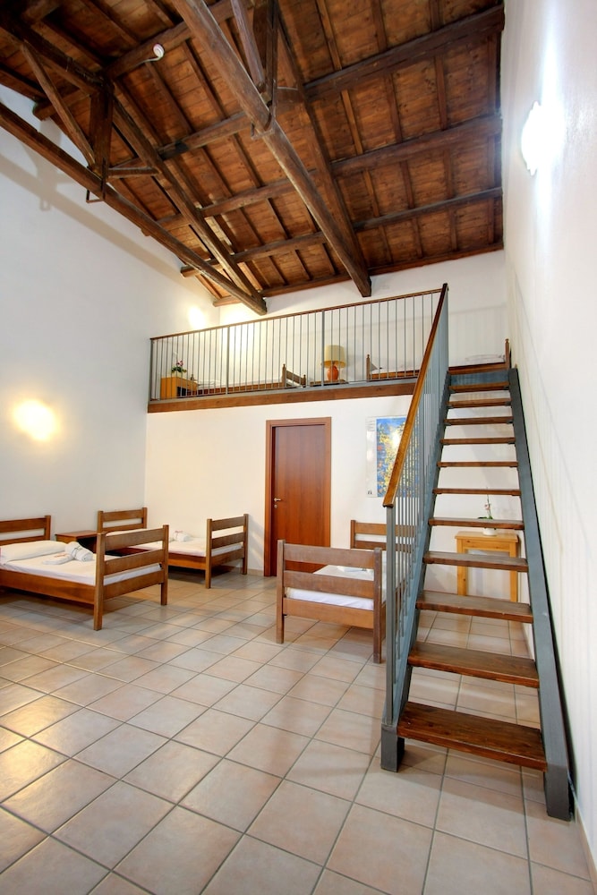 Shared Dormitory, Women only