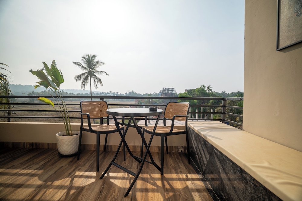 Luxury Double Room, Balcony, Hill View photo 2