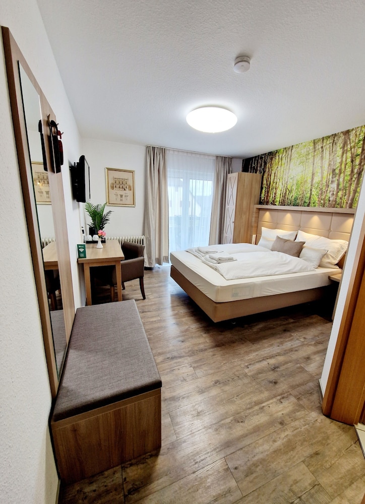 Double Room, Private Bathroom - Photo 5