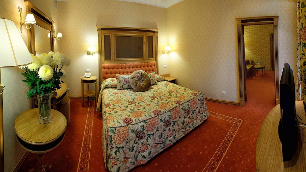 Luxury Suite photo 2
