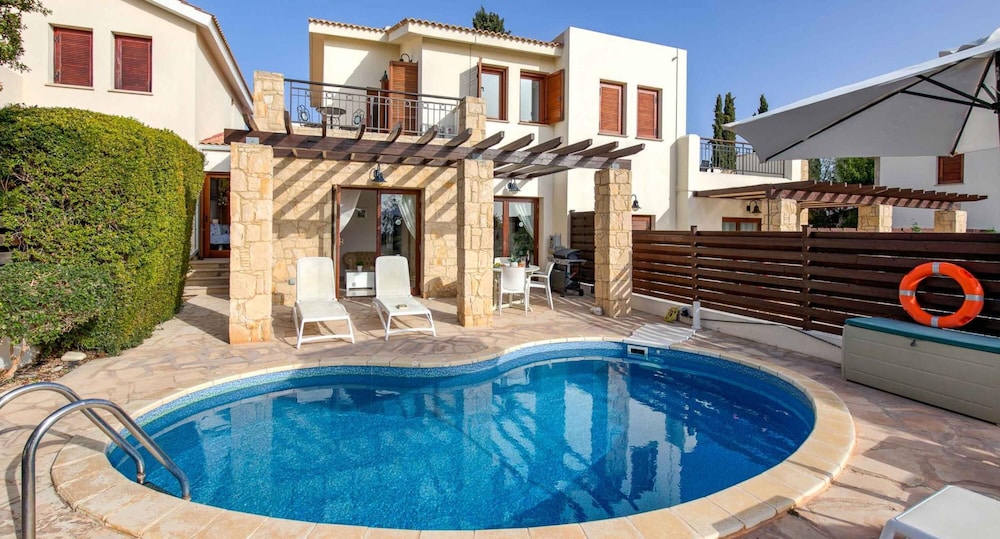 Villa photo 2