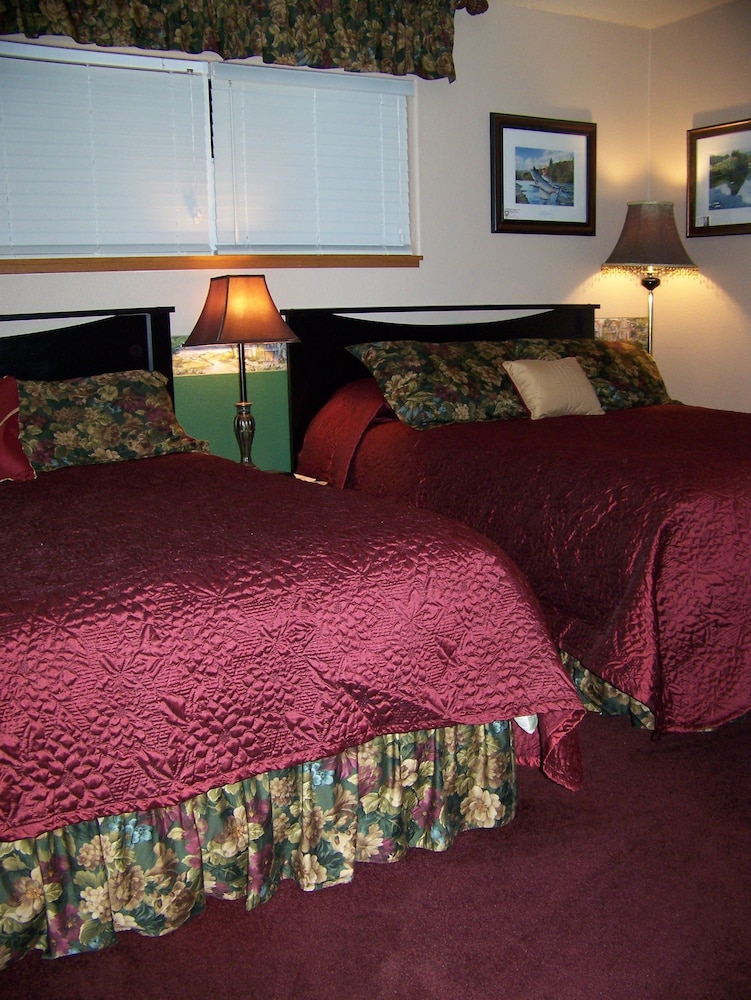 Suite, 2 Queen Beds, Ensuite, River View photo 2