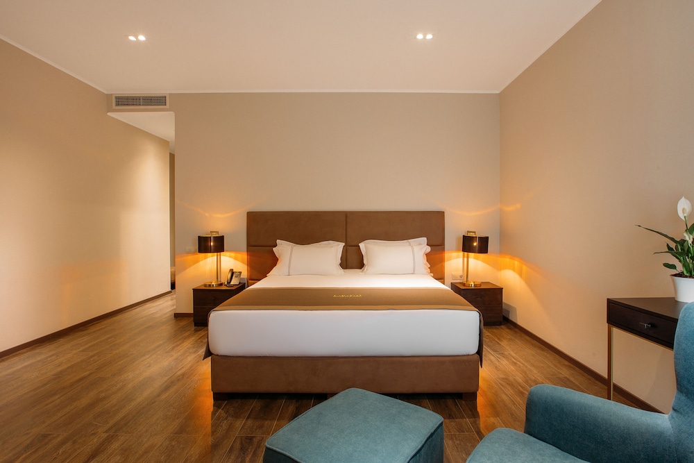 Superior Room, 1 King Bed
