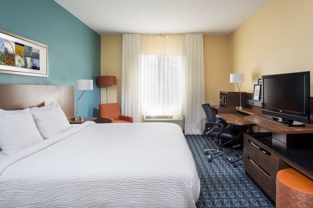 Room, 1 King Bed (Hearing Accessible) - Photo 1