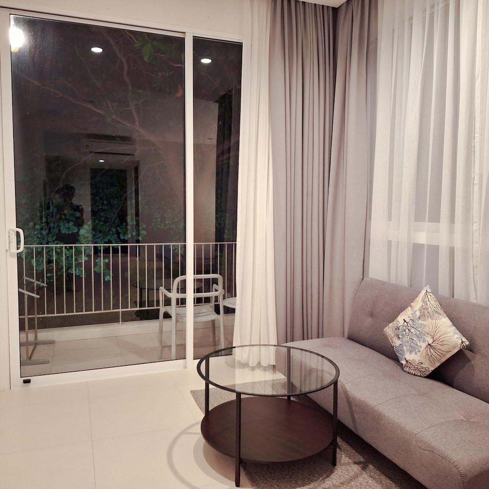 Deluxe Beachfront photo 3