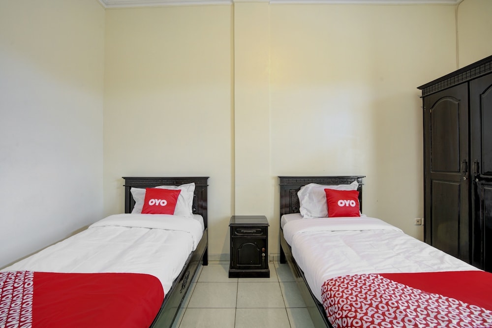 Standard Twin Room - Photo 4