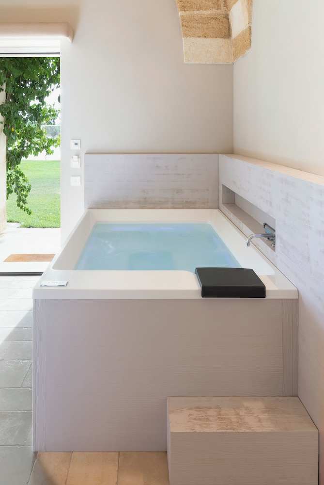 Premium Double Room, Jetted Tub photo 3