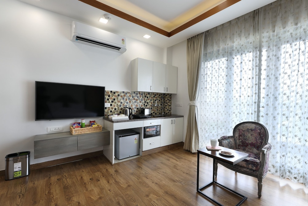 Rose Studio Grand With Kitchenette (Women Only) photo 3