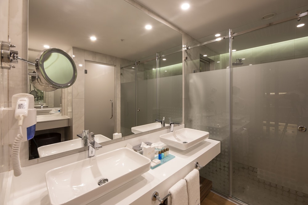 Deluxe Suite - Photo 2