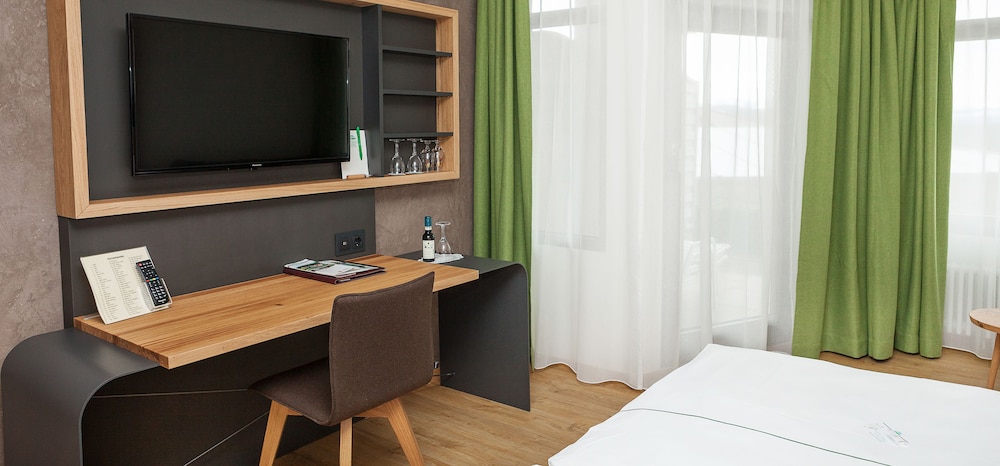 Deluxe Double Room, 1 Queen Bed, Non Smoking, Mountainside photo 2