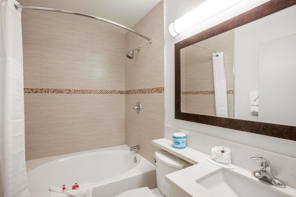Upgraded, Suite, 1 King Bed with Sofa bed, Non Smoking - Photo 6