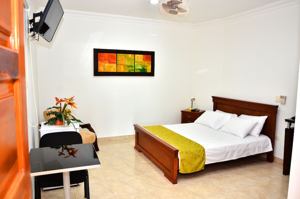 Standard Room, 1 Queen Bed, Non Smoking photo 3