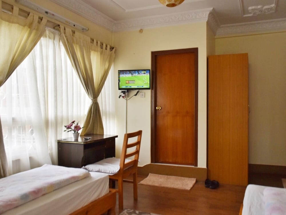 Deluxe Twin Room, 2 Twin Beds, Private Bathroom photo 3