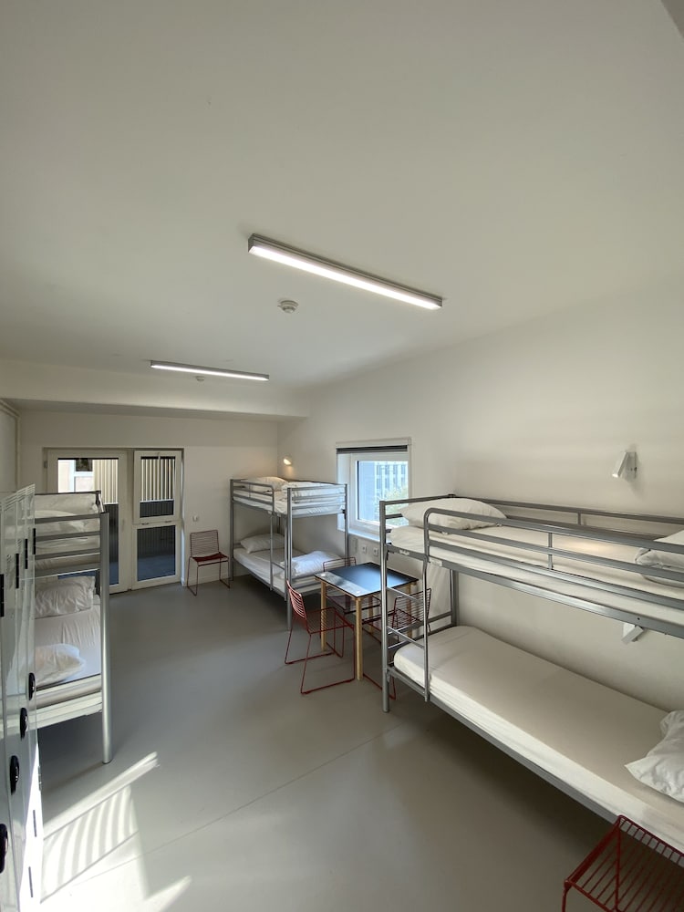 Shared Dormitory, Men only, Shared Bathroom (6 pers)