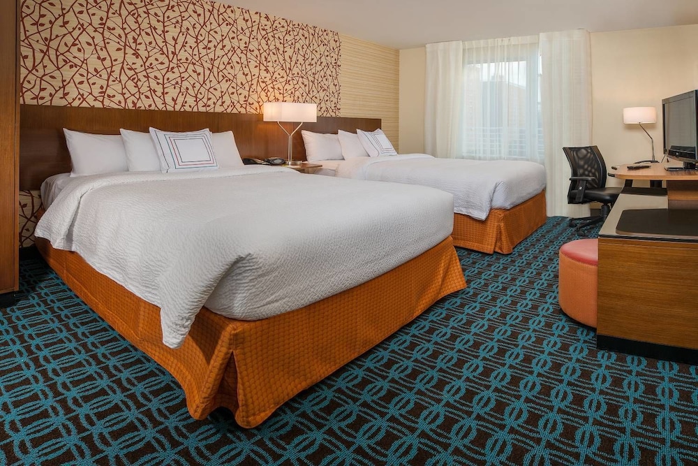 Room, 2 Queen Beds (Mobility Accessible, Tub)