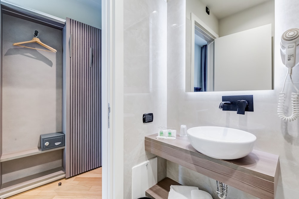 Junior Suite, Multiple Beds, Terrace - Photo 5