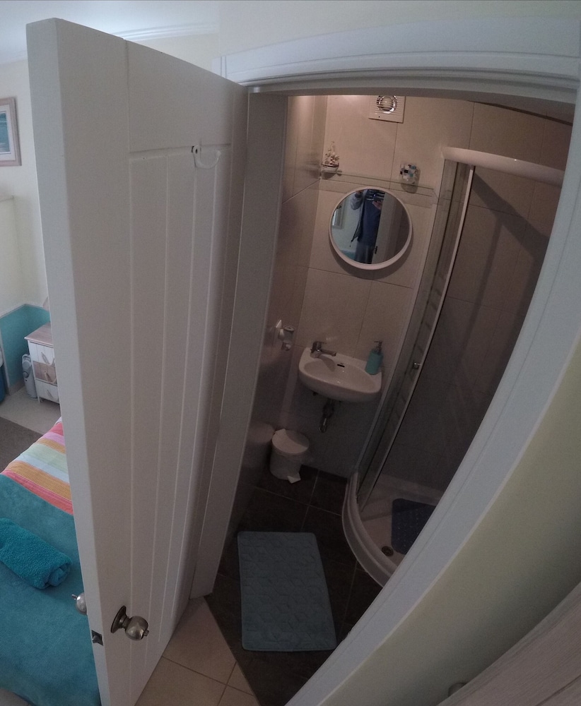 Double Room, Private Bathroom, Beachside photo 2