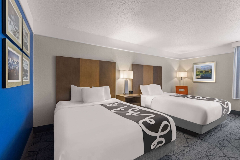 Room, 2 Queen Beds, Non Smoking photo 3