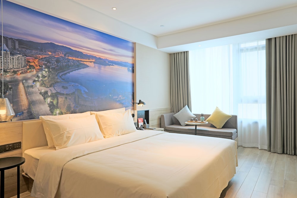 Junior Single Room, 1 King Bed photo 1