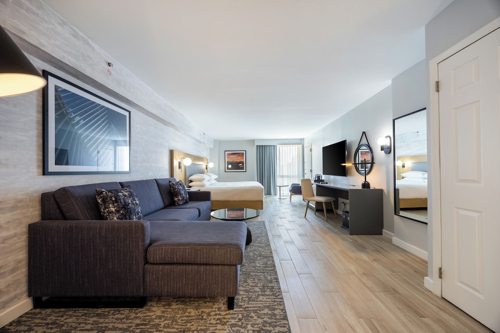 Junior Suite, 1 King Bed - Photo 2