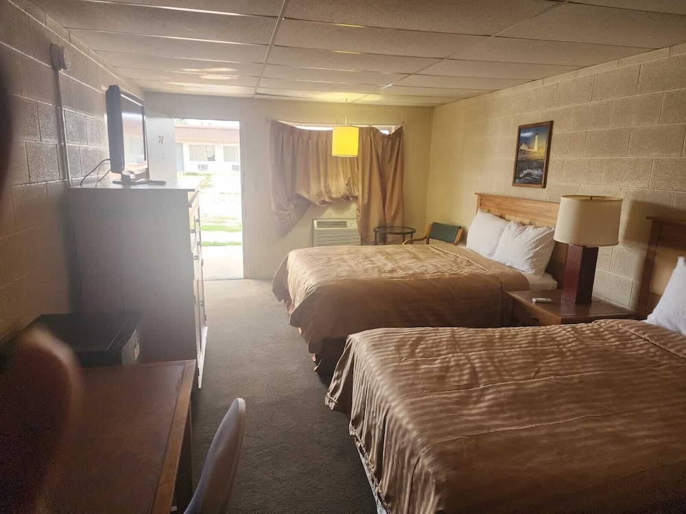 Room, 2 Queen Beds photo 1