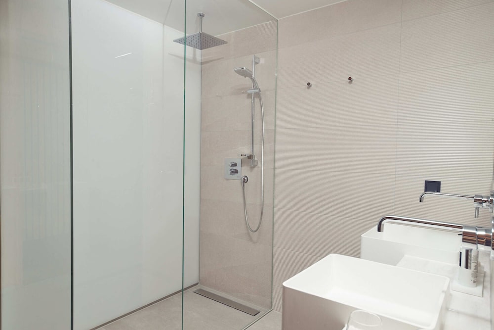 Superior Room, Canal View (Waterfront) photo 3