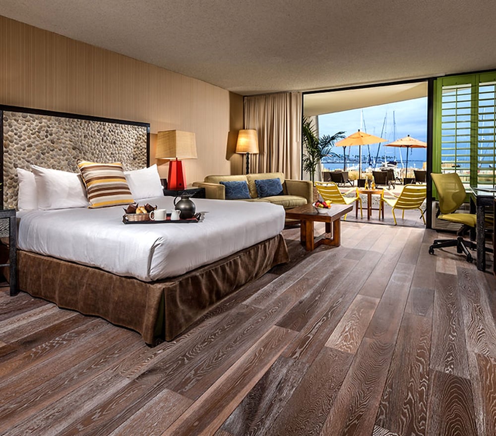 Deluxe Room, 1 King Bed with Sofa bed (King, Water View) - Photo 3