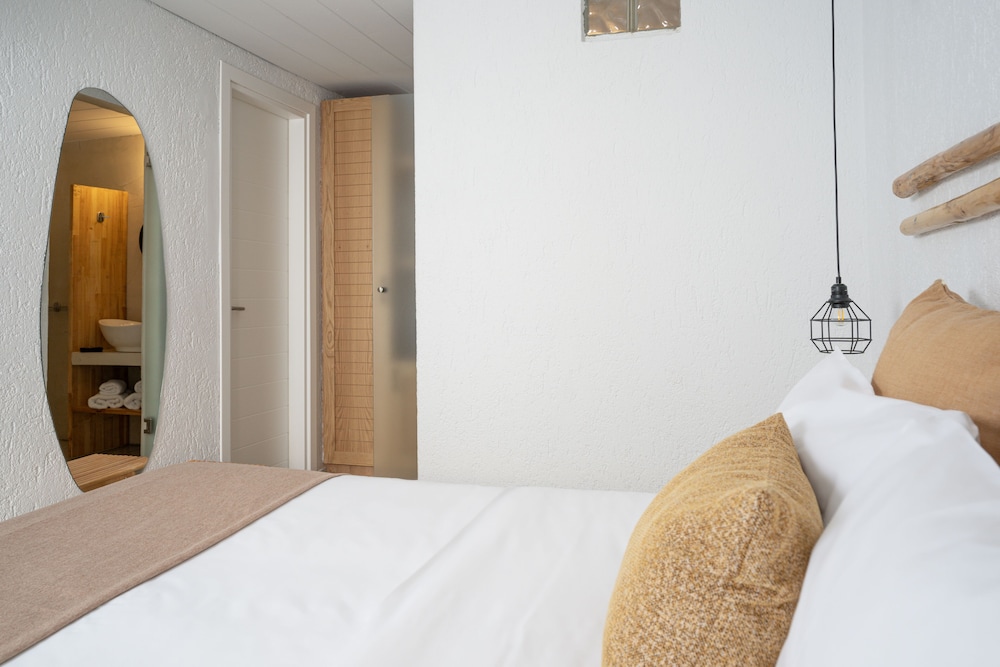 Comfort Double Room, Jetted Tub - Photo 1