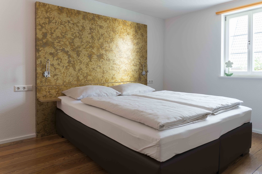 Classic Double Room, 1 Queen Bed, Courtyard View