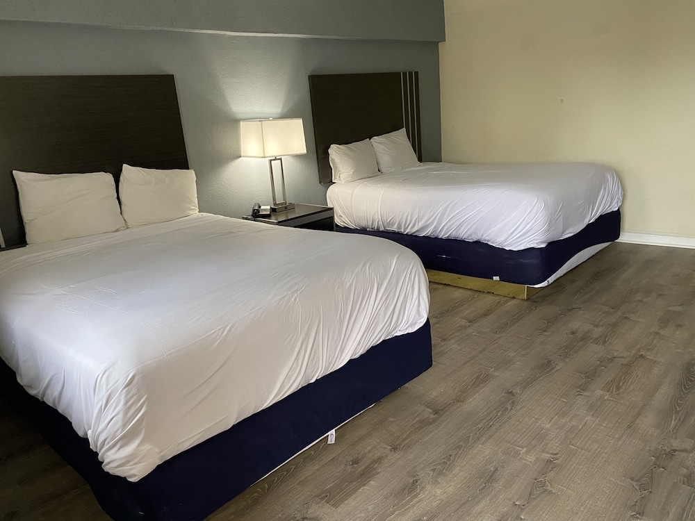 Standard Room, 2 Queen Beds, Non Smoking - Photo 10