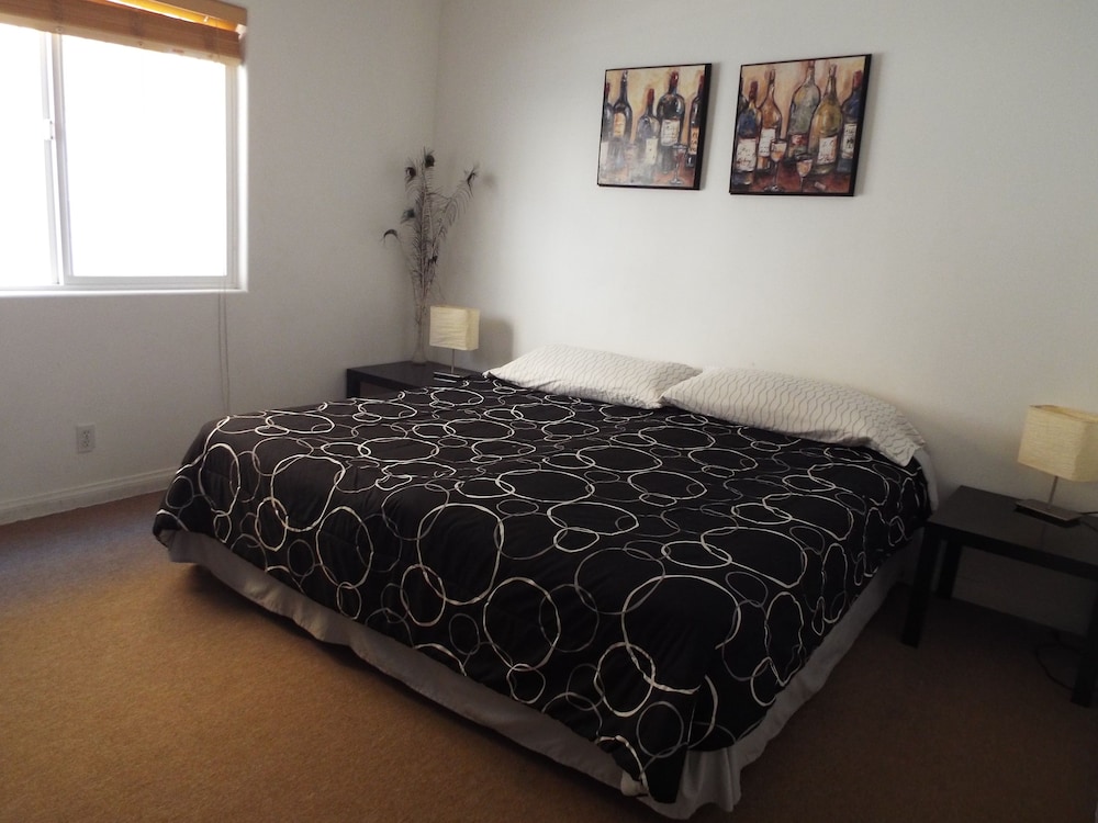 4 Bedroom 3 Bath Apartment photo 3