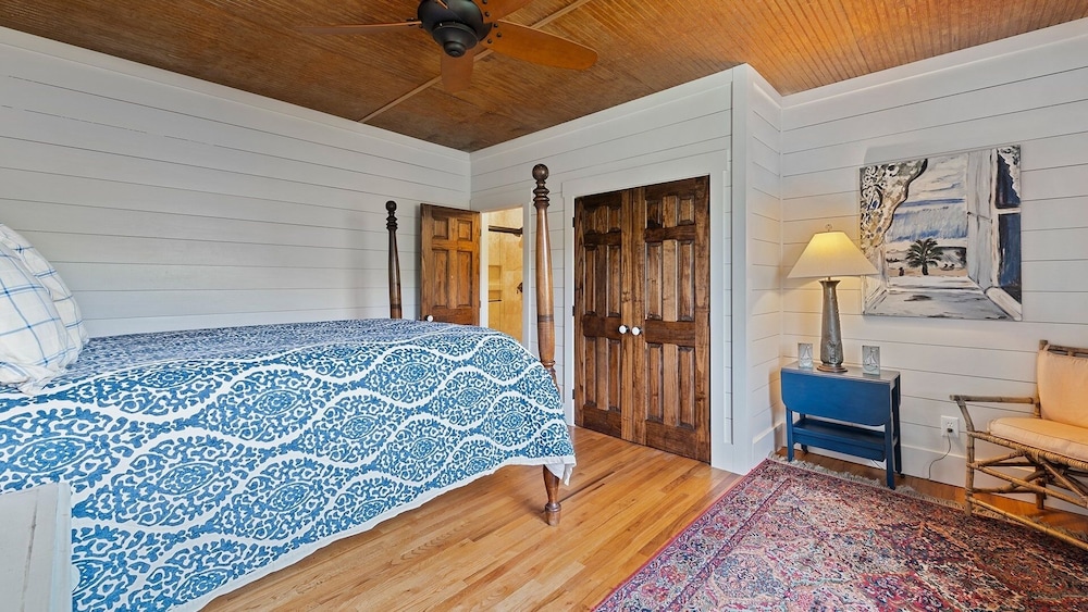 House, Multiple Bedrooms photo 2