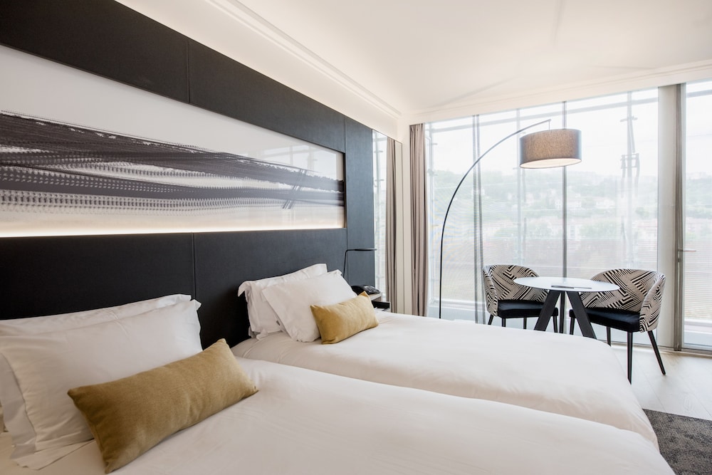 Deluxe Room - Photo 3