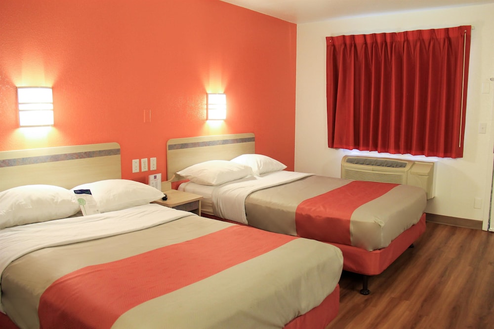 Deluxe Suite, 2 Queen Beds, Non Smoking, Refrigerator & Microwave - Photo 1