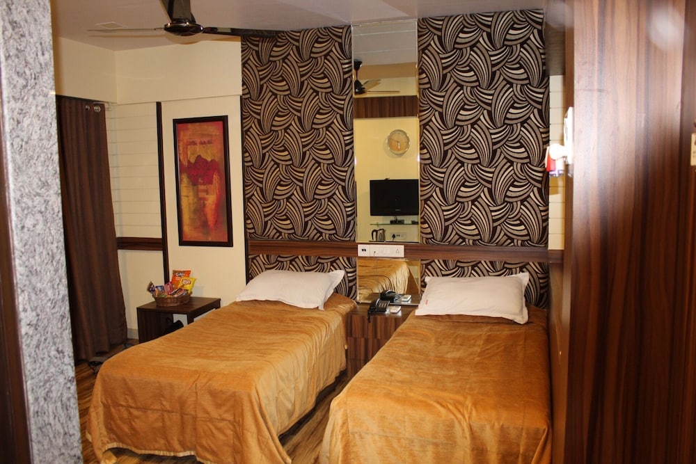 Room - Photo 5
