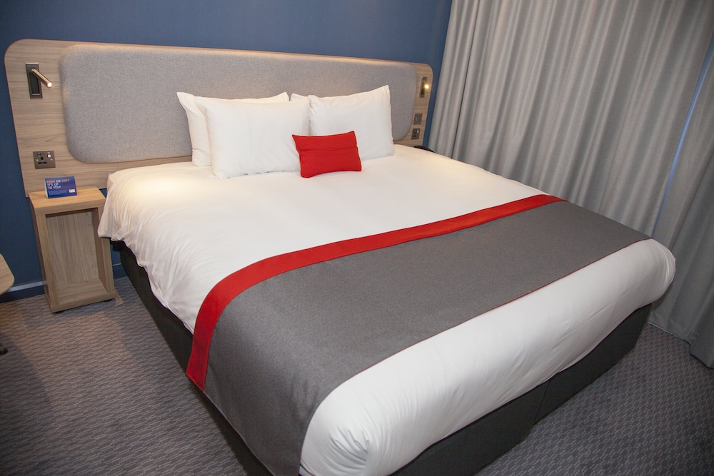 Standard Room, 1 King Bed (with Free Hot Breakfast) - Photo 4