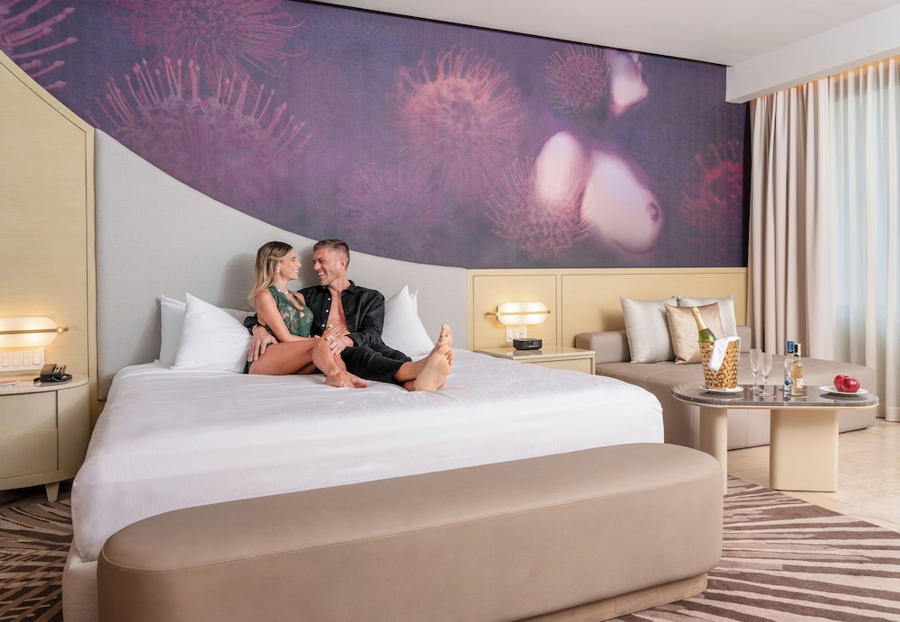 Beloved Tropical View Jacuzzi Suite photo 3
