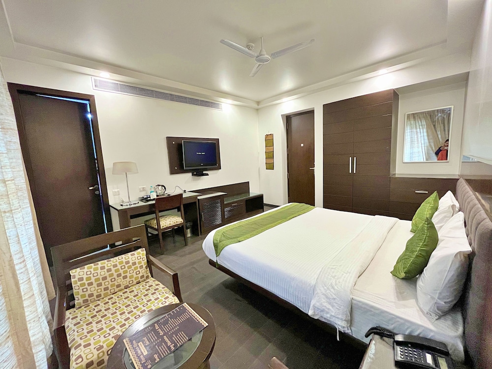 Premium Double or Twin Room - Photo 11