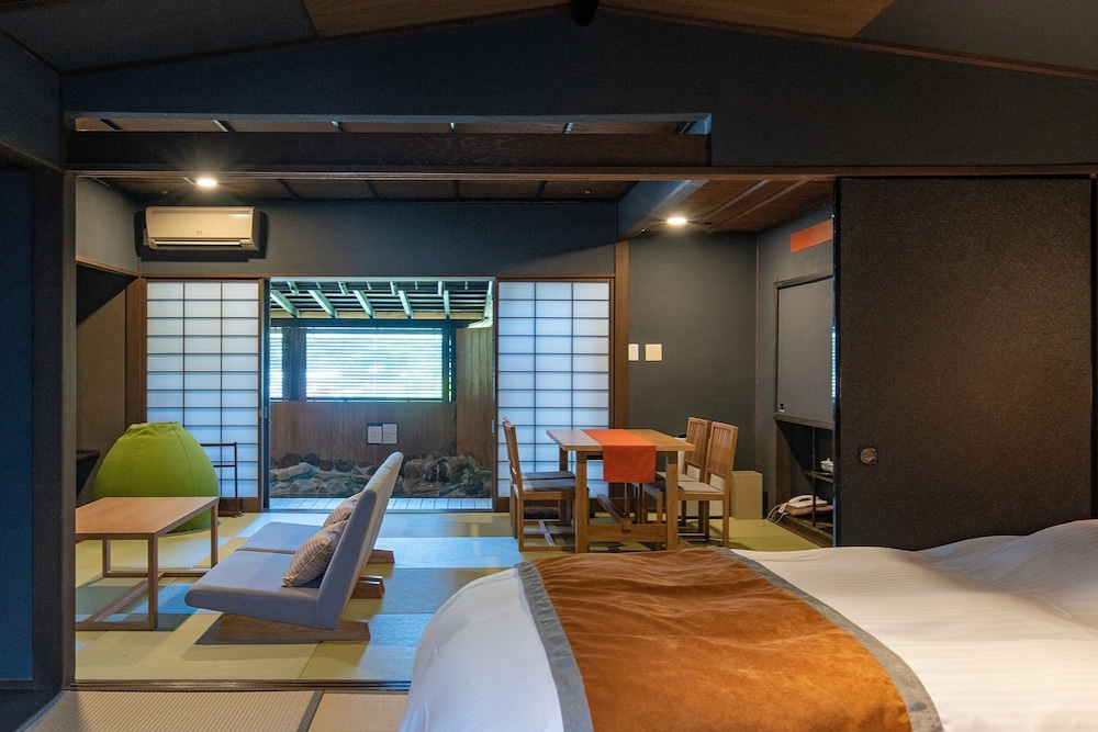 Two-beds Suite with Private Open-air Bath (Japanese Stone Bath) photo 3