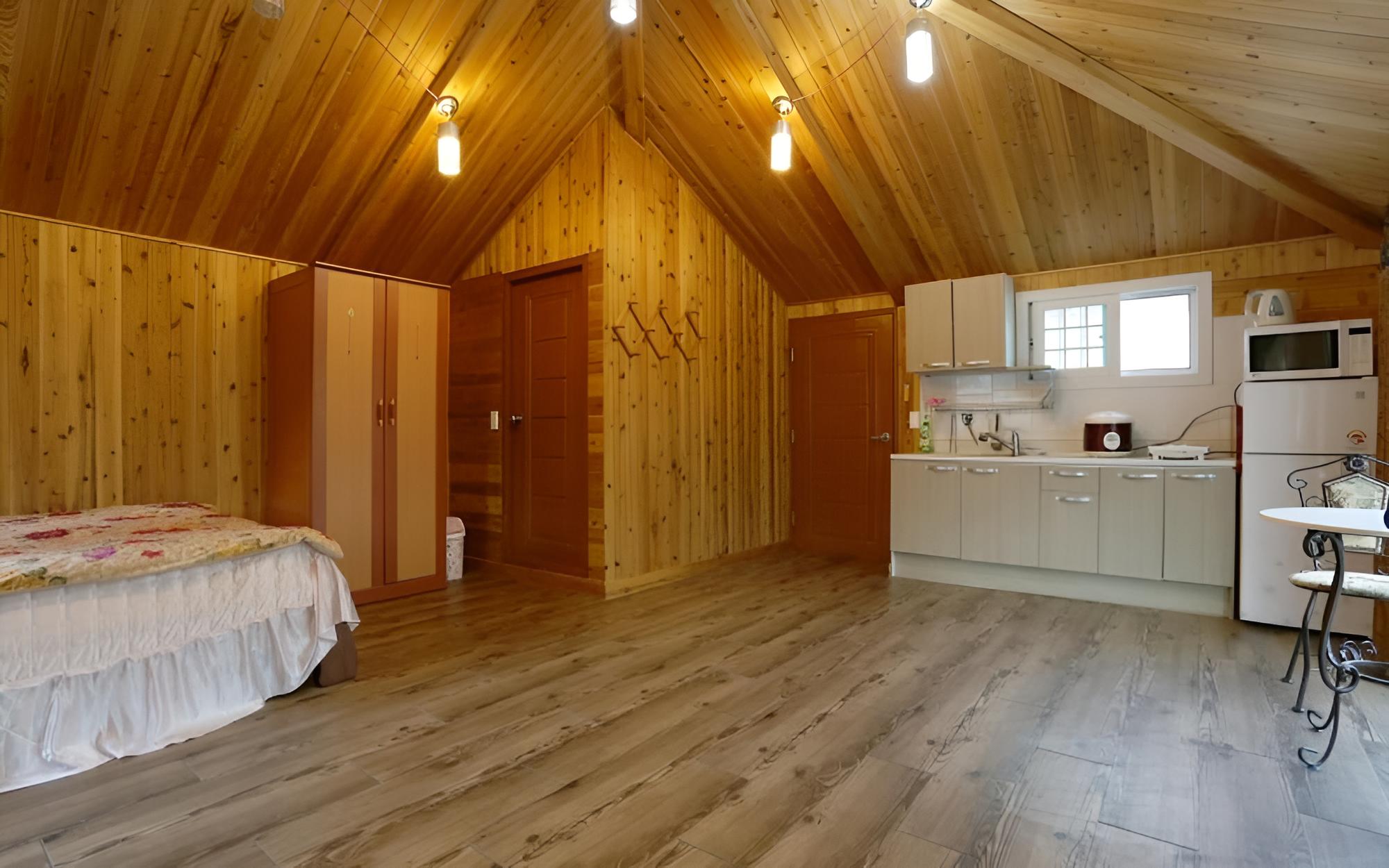Room (Blueberries) - Photo 4