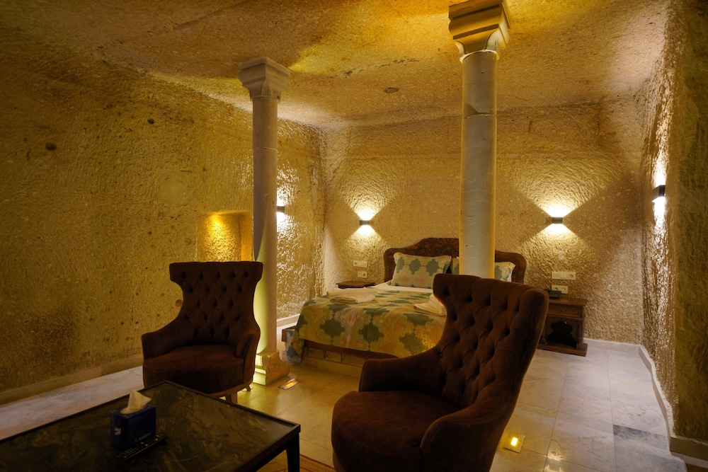 Sultan Cave Suite photo 2