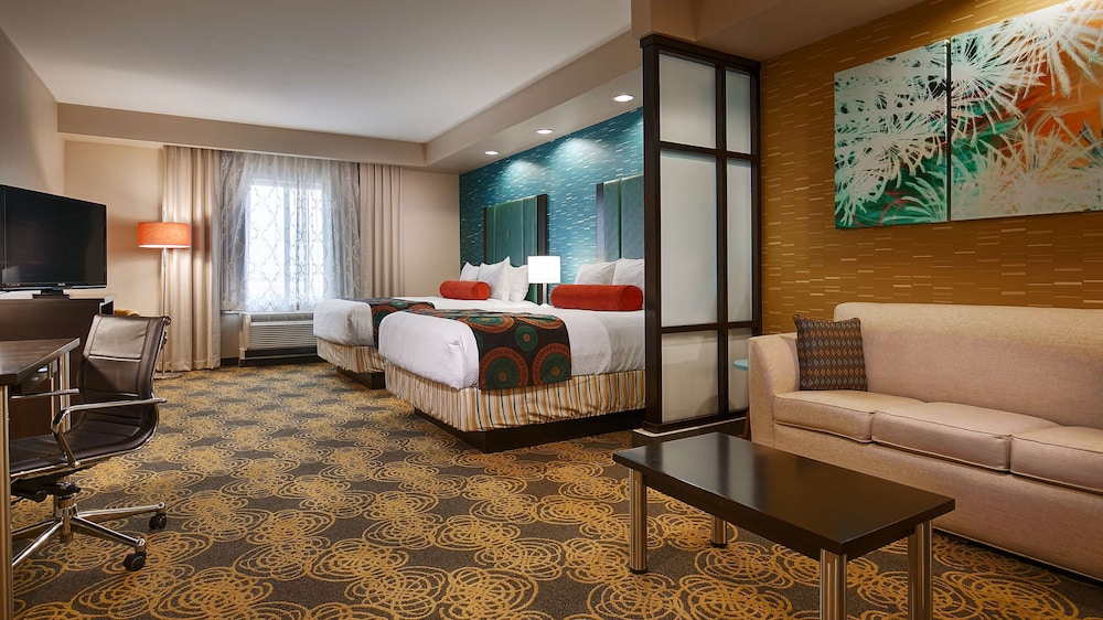 Suite, 2 Queen Beds, Accessible, Non Smoking (With Sofabed)