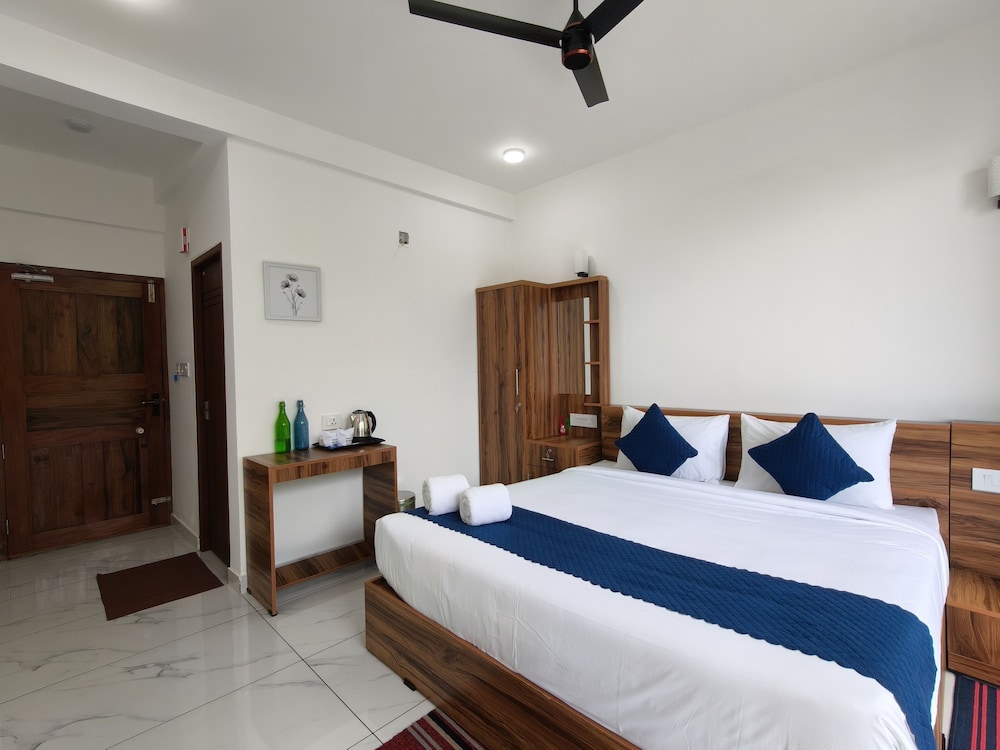 Luxury Double Room, Balcony, Lake View photo 2