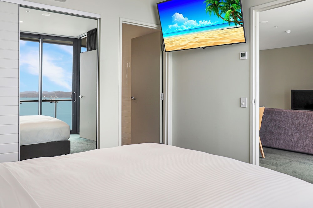 Premium Suite, 2 Bedrooms - Photo 10