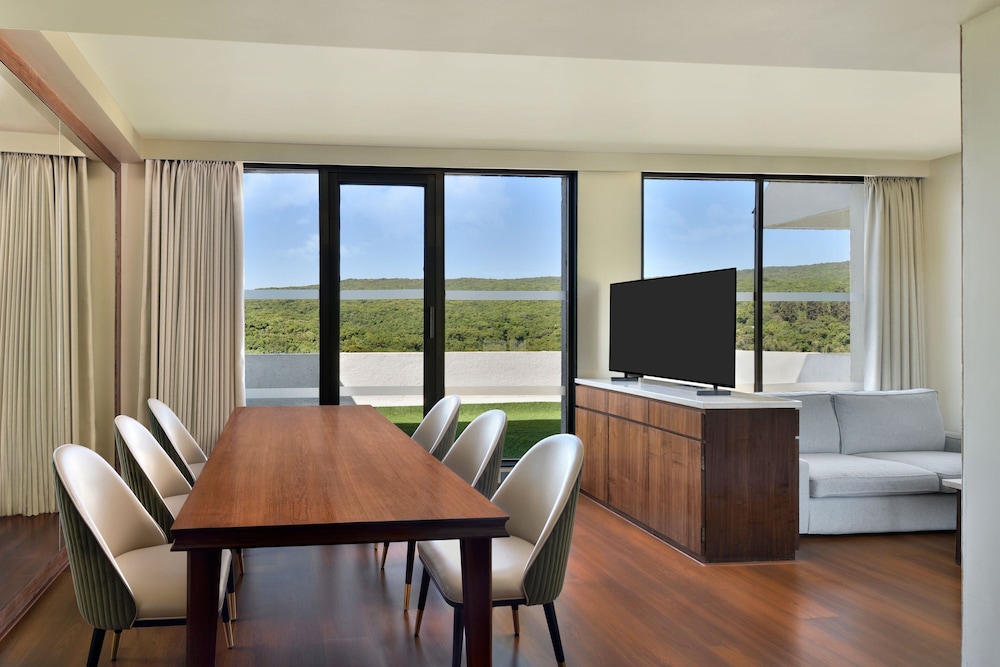 Signature Suite, 1 Bedroom, Non Smoking, Valley View (Balcony) - Photo 1