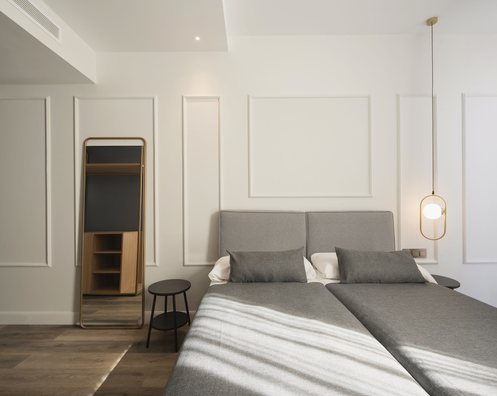 Economy Double Room (in the annex building) - Photo 9