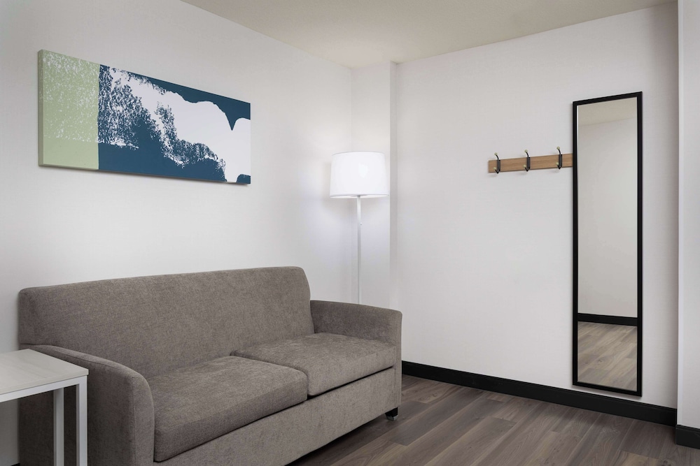 Suite, 2 Queen Beds - Photo 10